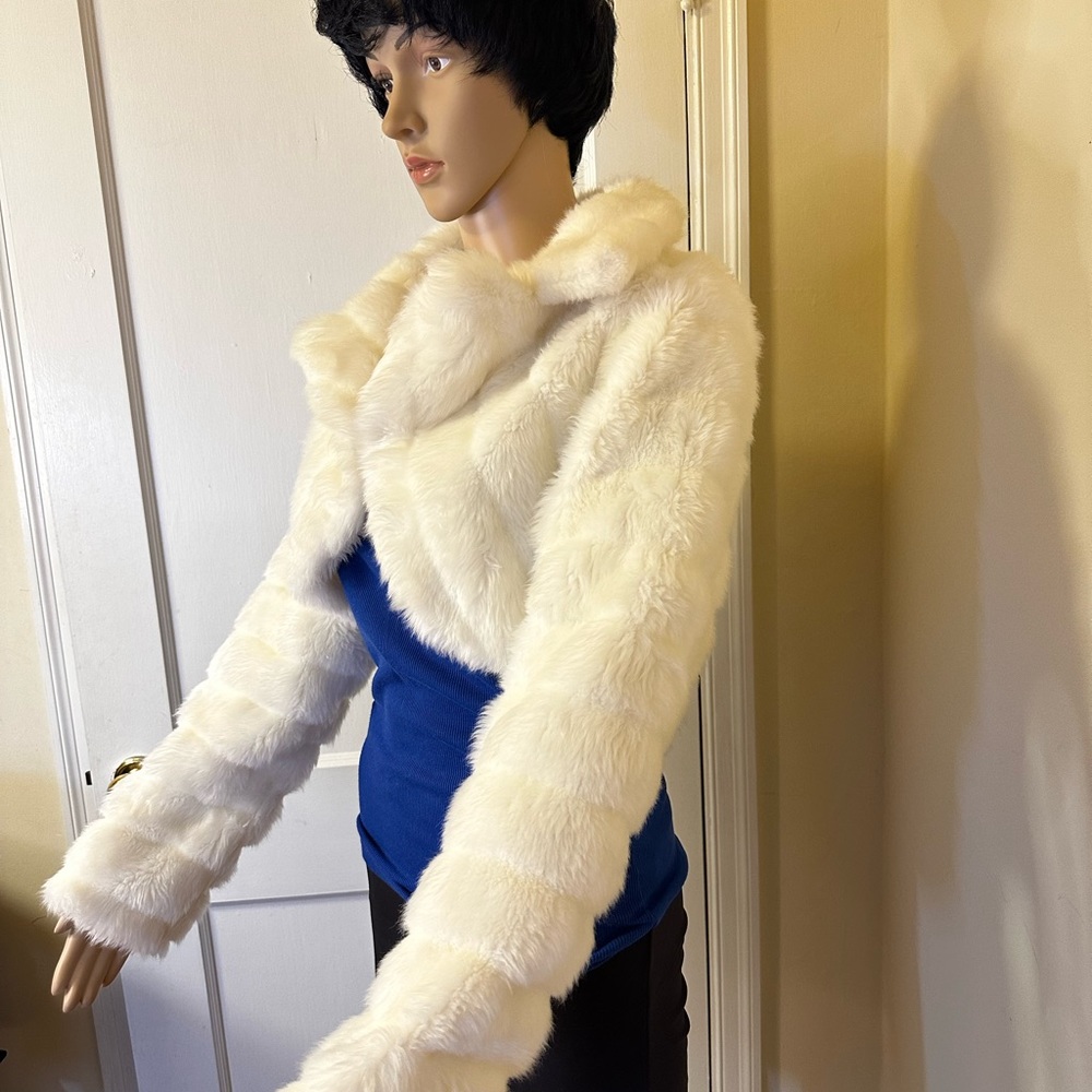 NWOT - Last Kiss - White Faux Fur Coat - Size M - Picture 14 of 14